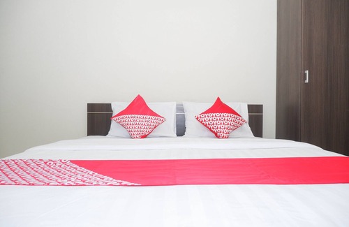 Semarang Hotel | OYO 1217 Candi Residence