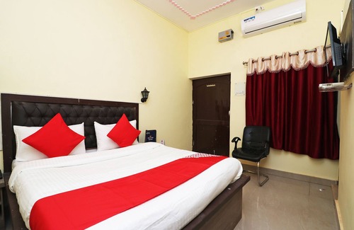 Lanka Hotel | OYO 17171 Sandhya Guest House