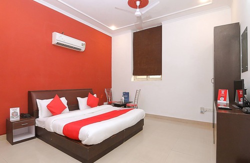 Sector 40 Hotel | OYO 18851 Smart Signature