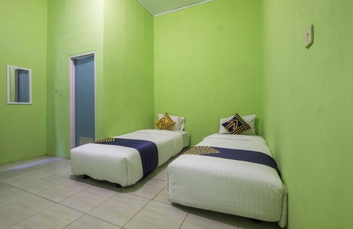 Karangtengah Hotel | OYO 2859 Fatan Costel Syariah