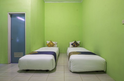 Karangtengah Hotel | OYO 2859 Fatan Costel Syariah