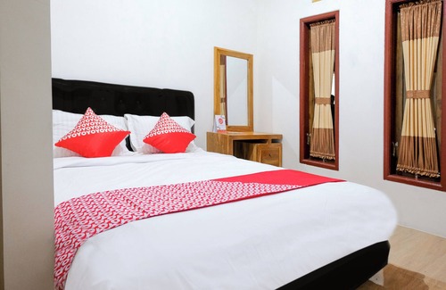 Blimbing Hotel | OYO 2986 D&a Guesthouse Syariah And Rent