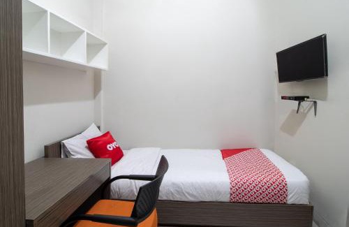 Karawang Hotel | OYO 3253 Sofia Residence