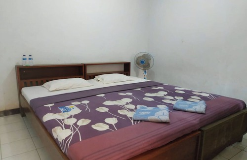 Sukabumi Hotel | OYO 3303 Penginapan Putri Asih Sawarna
