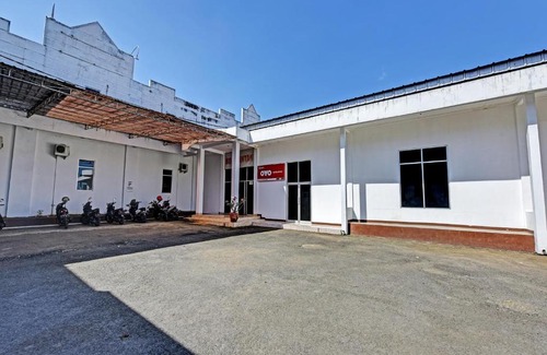 Kebasen Hotel | OYO 3479 Hotel Intan