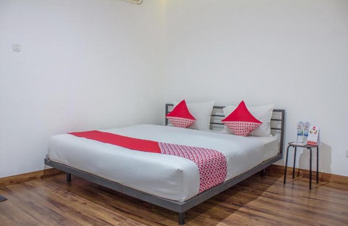 Kebon Kacang Hotel | OYO 366 Thamadhiro Residence