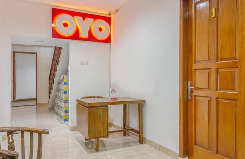 Kebon Kacang Hotel | OYO 366 Thamadhiro Residence