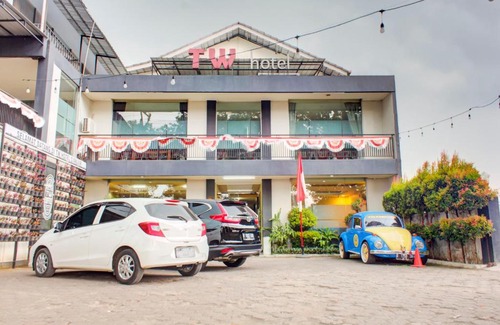 Cianjur Hotel | OYO 3951 Hotel Tw Rancagoong
