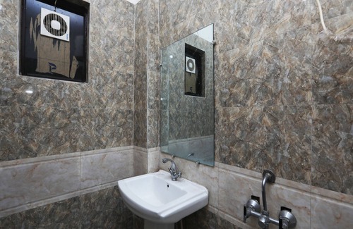 Knowledge Park III Hotel | OYO 44000 The Nest - Knowledge Park