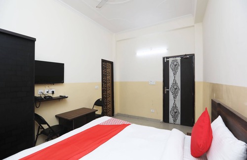 Knowledge Park III Hotel | OYO 44000 The Nest - Knowledge Park