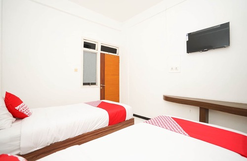 Suko Manunggal House | OYO 661 Galaxy Homestay