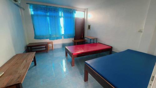 Si Samrong Hotel | OYO 75596 The Sirisuk House