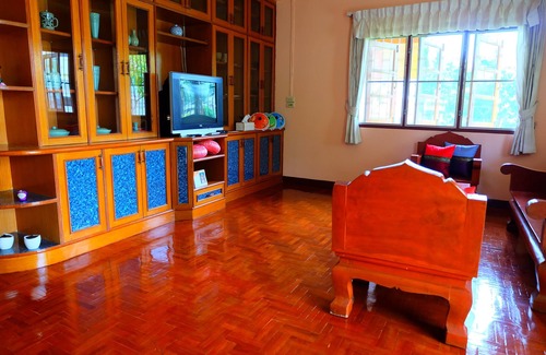 Luang Nuea Hotel | OYO 769 Ban Thassanee