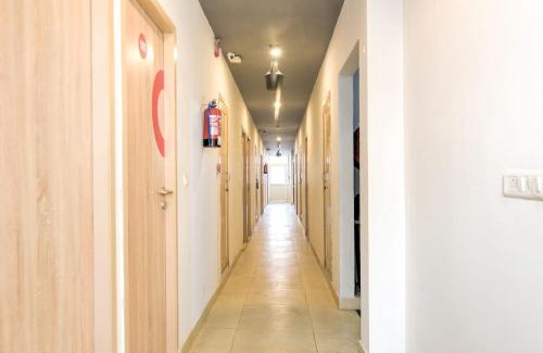 Dwarka Hotel | OYO 76976 The Signature Inn