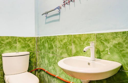 Kretek Hotel | OYO 90051 Guest House Parangtritis