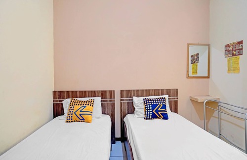 Hargomulyo Hotel | OYO 90622 Hotel Galaksi