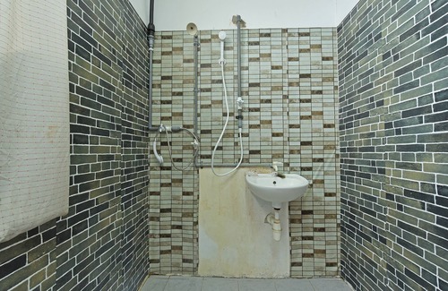 Kampung Kijing Hotel | Oyo 90631 Syahirah Hotel