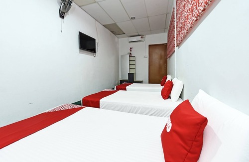 Kampung Kijing Hotel | Oyo 90631 Syahirah Hotel