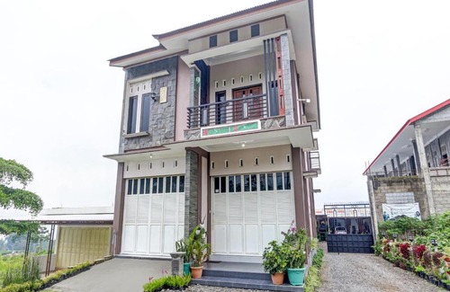 Kejajar Hotel | OYO 90687 Maharatu Homestay