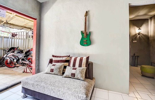 Siwalankerto Hotel | OYO 90799 Griyo Sonia