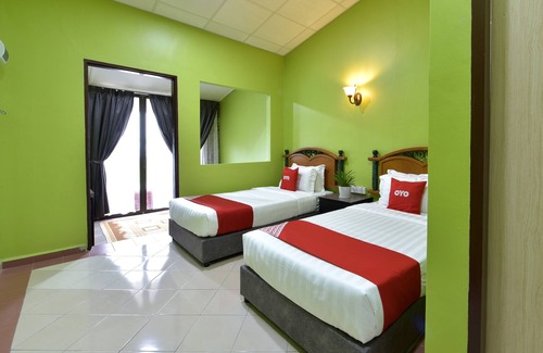 Kuantan Hotel | OYO 90818 Cemara Puri Resort & Spa