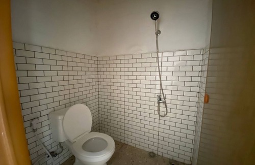 Waru Hotel | OYO 90844 Guesthouse Parung Asri Syariah