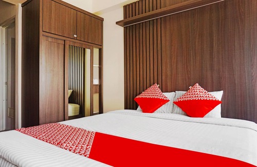 Gunung Putri Hotel | OYO 91593 San San Rooms Apartment Gunung Putri Square