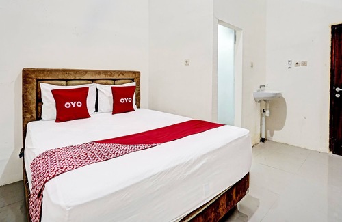 Lamongan Hotel | OYO 91653 Grand Syariah Hagawa Lamongan Near SPORT CENTER LAMONGAN