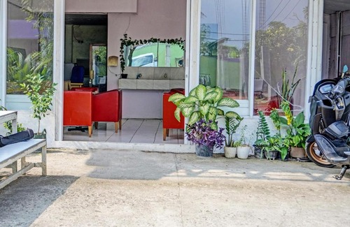 Karawang Hotel | OYO 91796 Guest House Ghalta Syariah