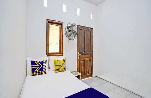 Mojokerto Hotel | OYO 92086 Fun Guesthouse Syariah