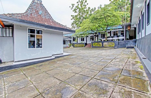 Wonogiri Hotel | OYO 92287 Hotel Aji Mantoro