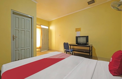 Salatiga Hotel | OYO 92485 Hotel Family