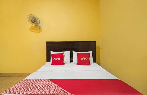 Salatiga Hotel | OYO 92485 Hotel Family