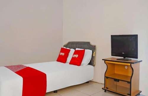 Cikampek Hotel | OYO 92704 Pondok Bunga Lily