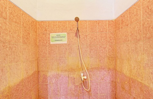 Karanganyar Hotel | OYO 92759 Penginapan Piji Kembar