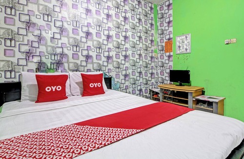 Karanganyar Hotel | OYO 92759 Penginapan Piji Kembar