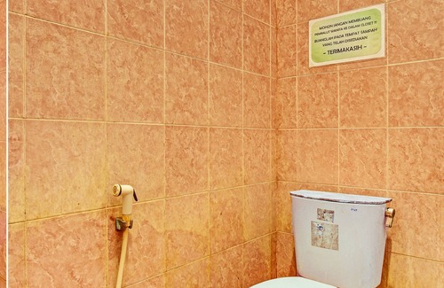 Karanganyar Hotel | OYO 92759 Penginapan Piji Kembar