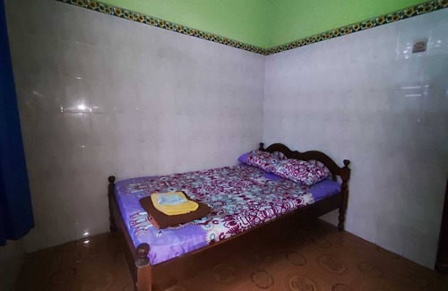 Pleret Hotel | OYO 93394 Pondok Wisata Kurniawan 2NearWonogondang Camp (Bumi Perkemahan Wonogondang)