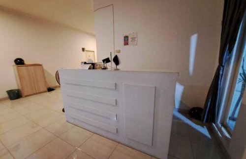 West Cirebon Hotel | OYO 93870 Damai Guest House Cirebon