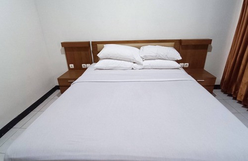 Klaten Selatan Hotel | OYO 93885 D'harjo Guesthouse
