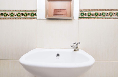 Tegal Hotel | OYO 94421 Soetomo Guest House