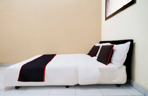 Tegal Hotel | OYO 94421 Soetomo Guest House