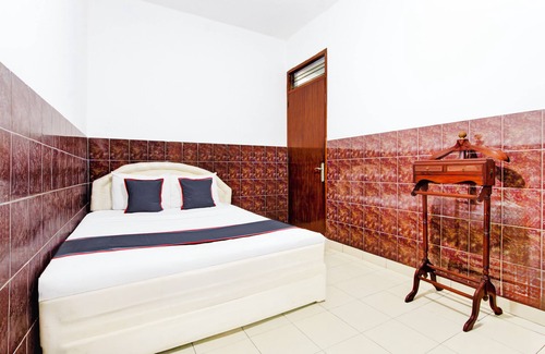 Semarang Hotel | OYO 94703 Hotel Wisma Hasanah