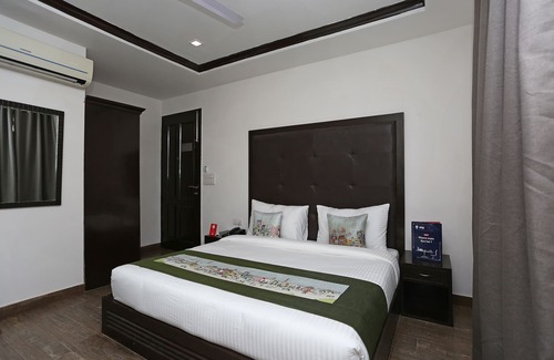 Safdarjung Enclave Hotel | OYO Flagship 746 Bhikaji Cama Place