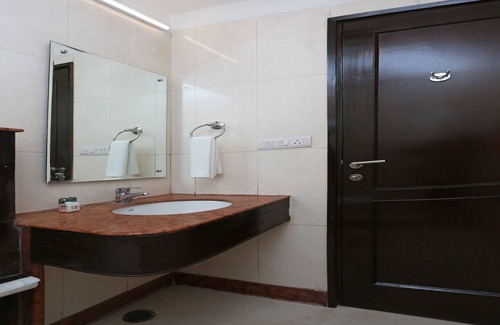 Safdarjung Enclave Hotel | OYO Flagship 746 Bhikaji Cama Place