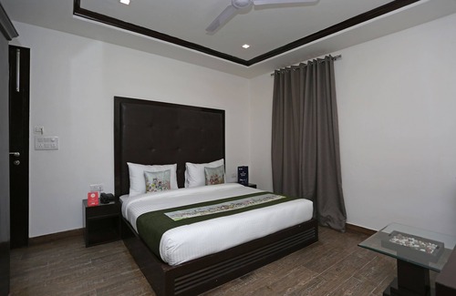 Safdarjung Enclave Hotel | OYO Flagship 746 Bhikaji Cama Place