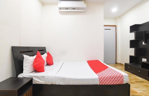 Rau Hotel | OYO Flagship 77772 Hotel Ss Blu