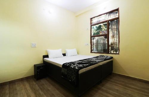 Delhi Hotel | OYO Flagship Tushir House