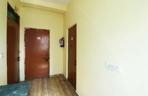 Delhi Hotel | OYO Flagship Tushir House