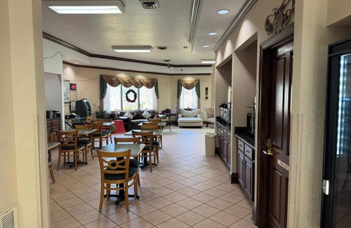 Harriman Hotel | OYO Hotel Harriman near I-40